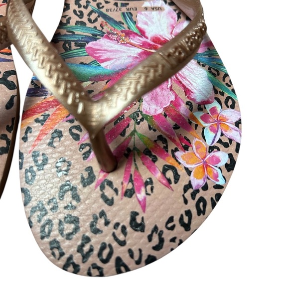Havaianas | Tropical Floral Animal Print Flip Flops - Picture 5 of 7